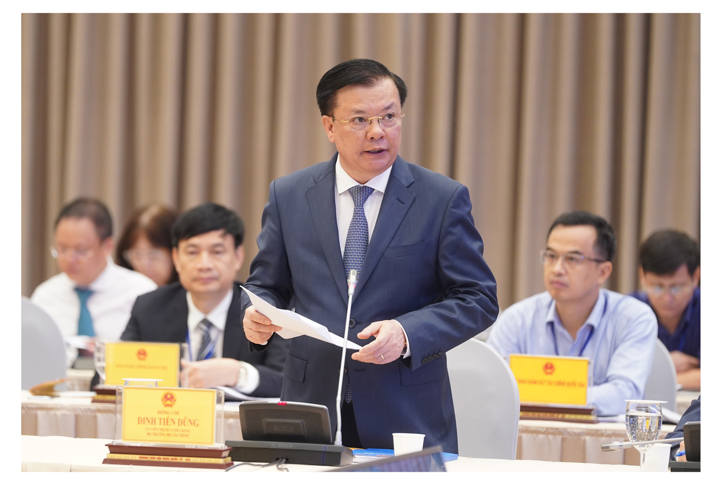 Bộ trưởng Bộ Tài chính Đinh Tiến Dũng phát biểu tại Hội nghị.