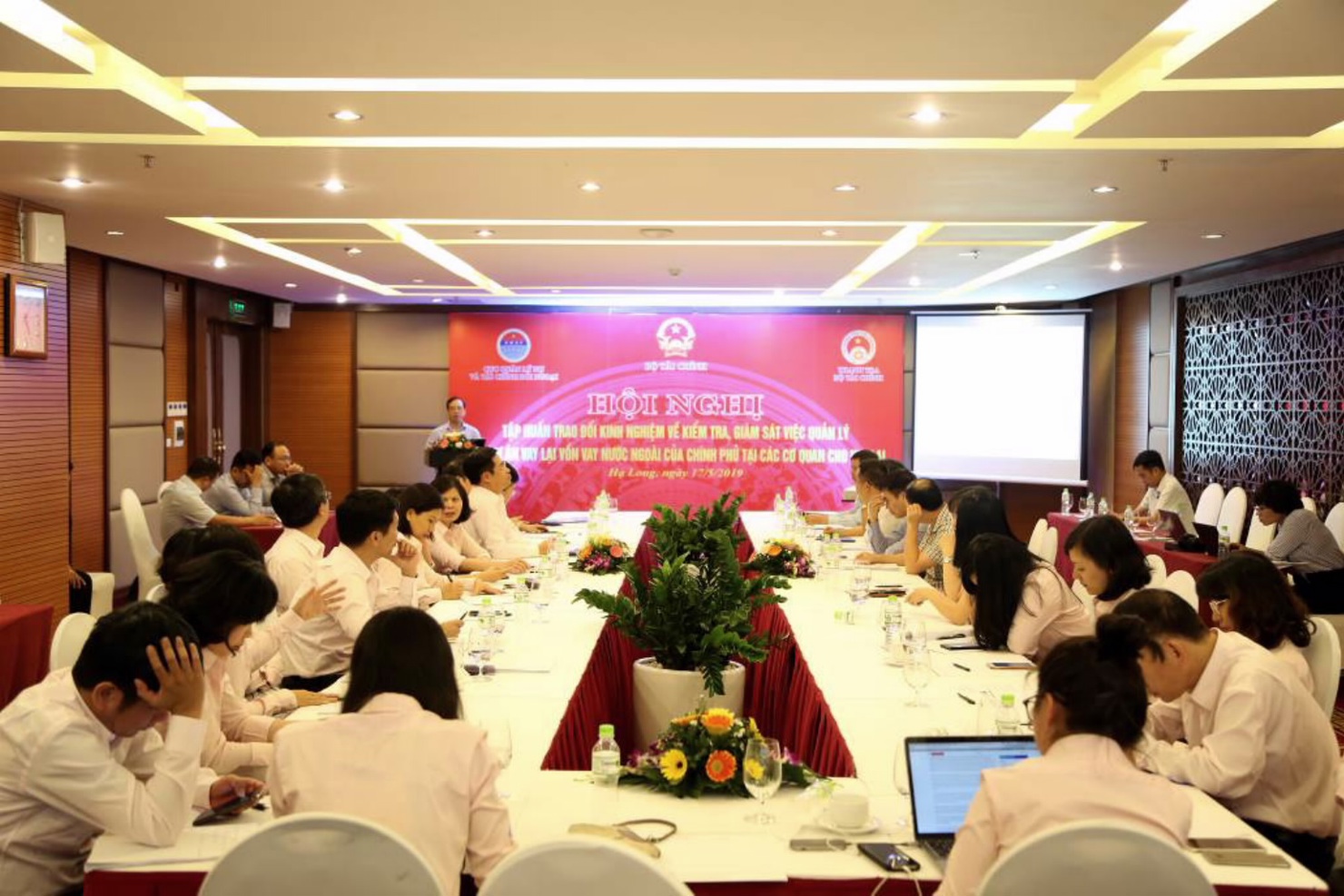 Quang cảnh hội nghị.