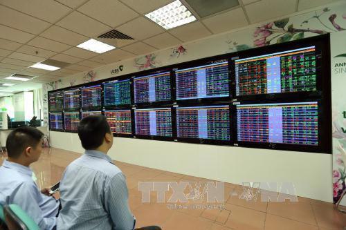 Tăng tính minh bạch để hạn chế thao túng giá chứng khoán.
