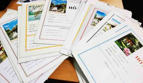 Không thu phí khi xét tuyển công chức, viên chức.
