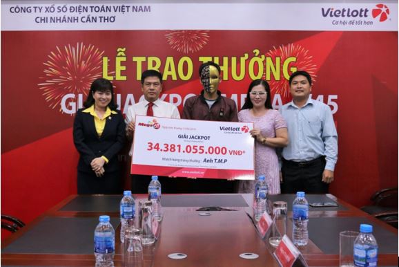 Anh T.M.P nhận giải sản phẩm Mega kỳ 00451.