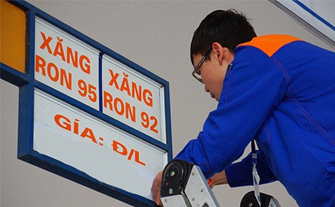 Xăng RON 95-III tăng 955 đồng/lít, lên mức bán mới là 14.080 đồng/lít.