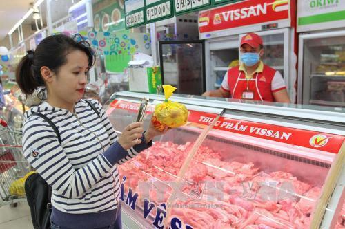Người tiêu dùng Tp. Hồ Chí Minh chọn mua sản phẩm Vissan có truy xuất nguồn gốc tại hệ thống siêu thị Co.op Mart.