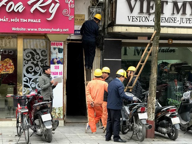 Bộ Công Thương khuyến cáo người dân và doanh nghiệp răng cường sử dụng điện tiết kiệm và hiệu quả trong mùa nắng nóng.