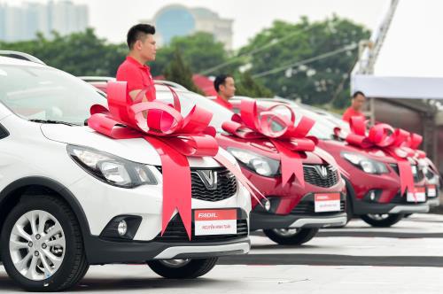 VinFast bàn giao xe Fadil cho khách hàng với quy mô lớn nhất từ trước đến nay.