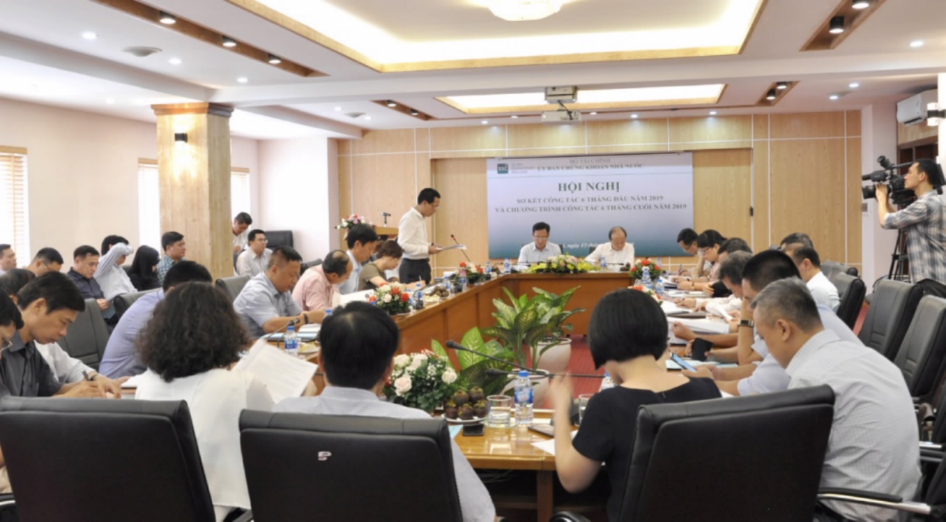 Quang cảnh hội nghị sơ kết của Ủy ban Chứng khoán Nhà nước.