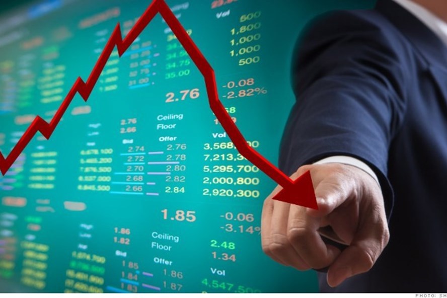 VN-Index giảm gần 12 điểm khi vừa chạm 1.000 điểm.