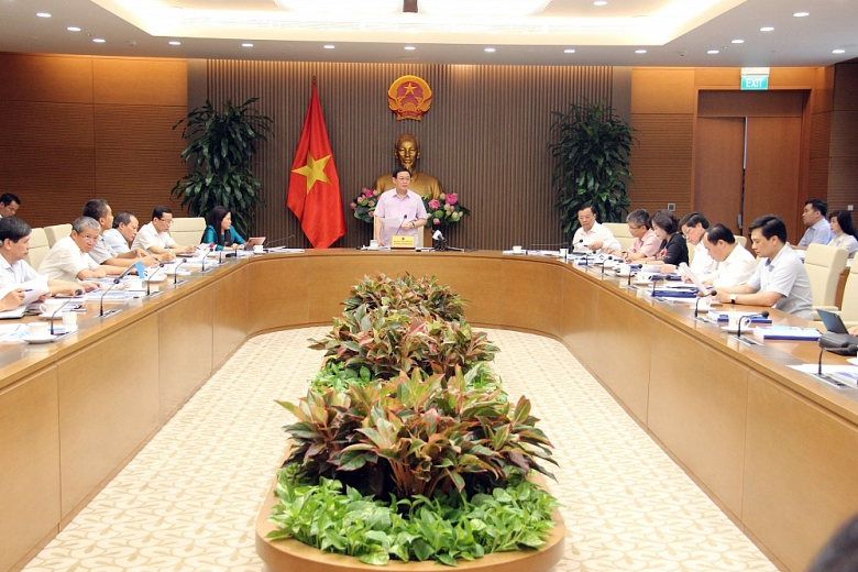 Phó Thủ tướng Vương Đình Huệ phát biểu tại buổi họp đánh giá công tác 6 tháng đầu năm và phương hướng nhiệm vụ 6 tháng cuối năm 2019 về triển khai NSW, ASW, cải cách công tác kiểm tra chuyên ngành và tạo thuận lợi thương mại.