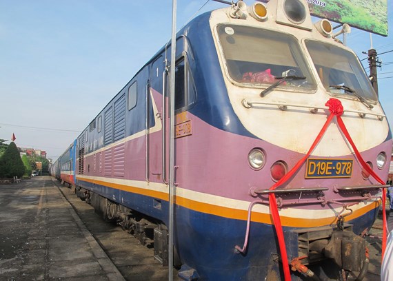 Tàu chở hàng hành trình 40 giờ xuất phát từ ga Yên Viên.