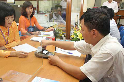 Thu NSNN qua POS ở KBNN quận Thanh Xuân, Hà Nội.