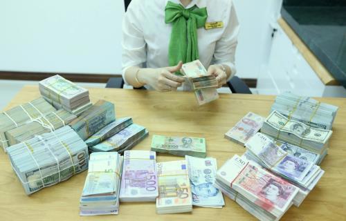 Tỷ giá USD biến động mạnh.