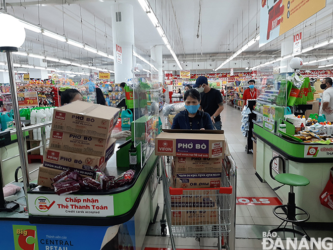 Các DN thực phẩm sản xuất trên địa bàn thành phố đang hoạt động tăng công suất để đáp ứng nhu cầu của người tiêu dùng.