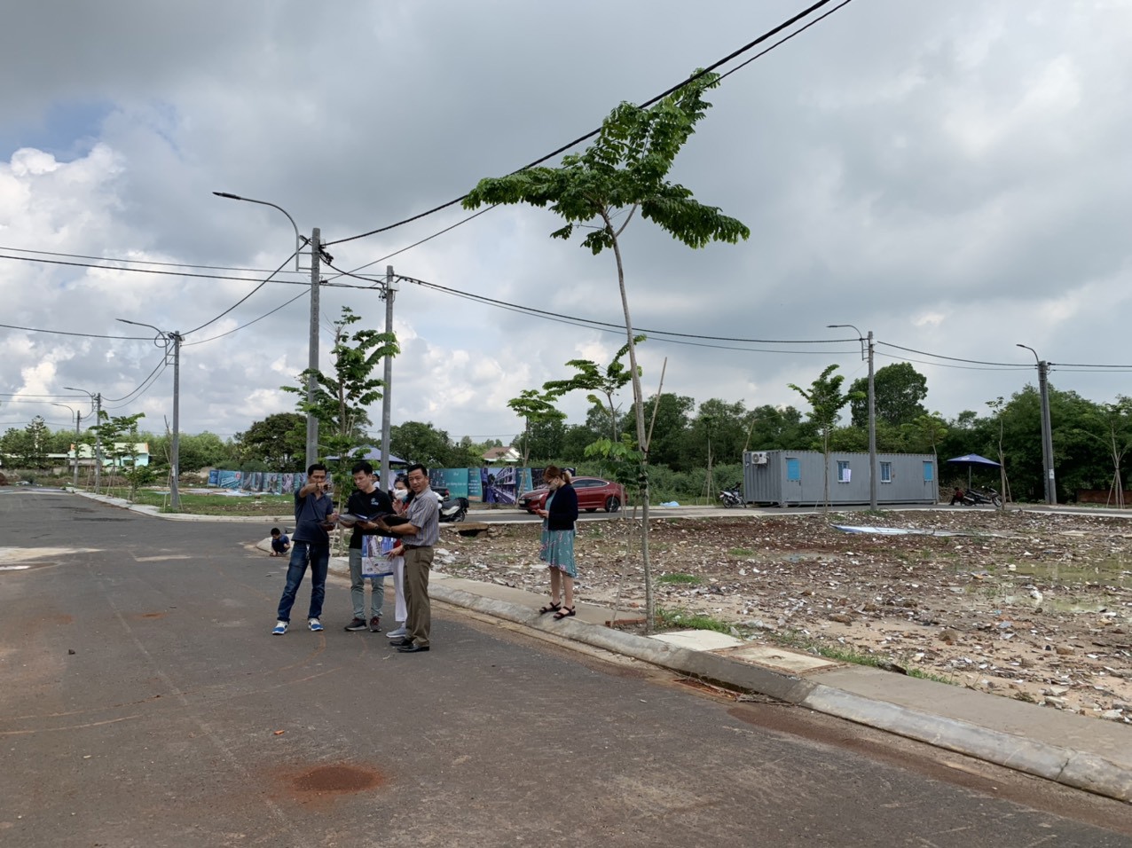Từ thời điểm bùng phát dịch Covid-19 hồi đầu năm đến giờ, đã có cả trăm thương vụ chuyển nhượng tài sản được diễn ra.