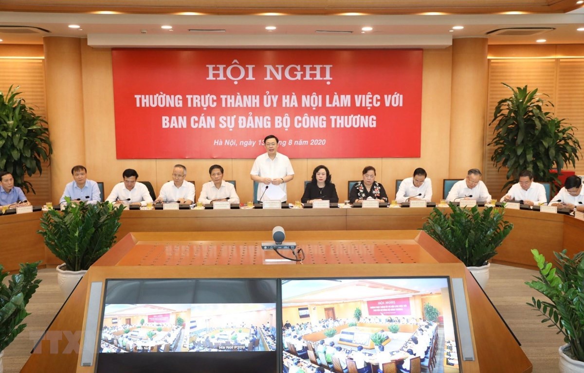 Bí thư Thành ủy Hà Nội Vương Đình Huệ phát biểu.