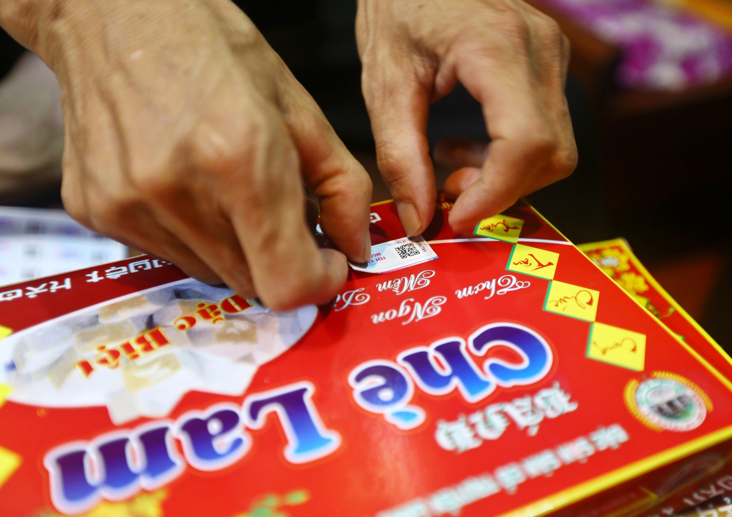 Chè lam Thạch Xá dán tem VNPT Check để phân biệt với hàng giả, kém chất lượng. 