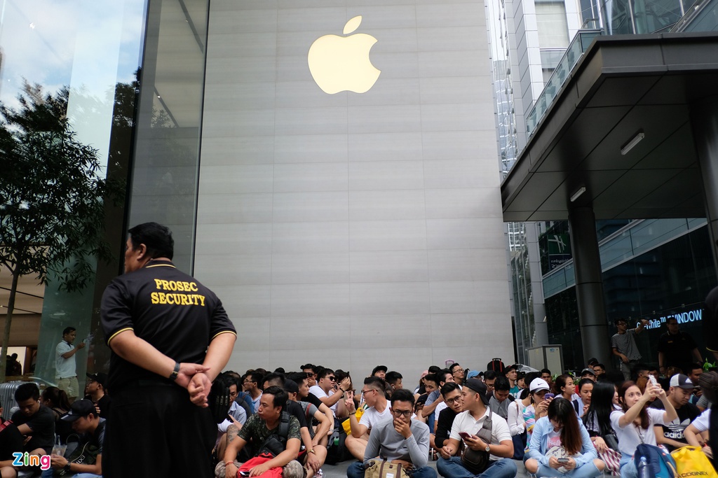 Apple trở thành tập đoàn Mỹ đầu tiên có giá trị vốn hóa 2.000 tỷ USD.