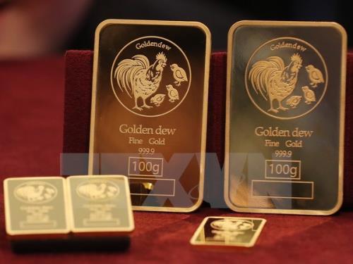 Vàng thế giới xuống giá giữa lúc thị trường chờ đợi biên bản cuộc họp của Fed.