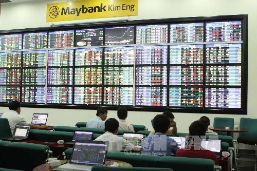 Giao dịch chứng khoán tại sàn Maybank KIM ENG (TP. Hồ Chí Minh). Ảnh: TTXVN