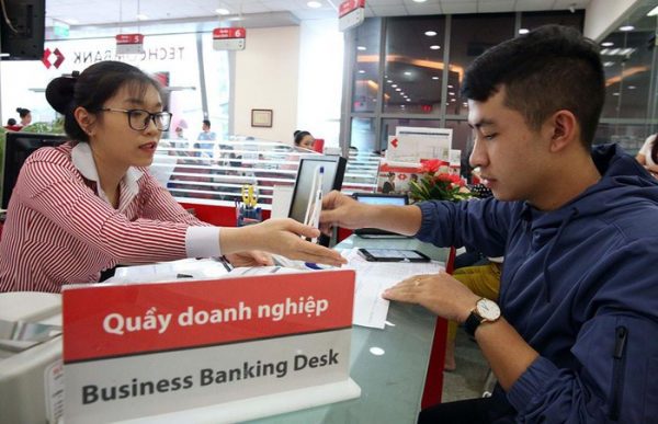 Cho vay khó, nhà băng đẩy mạnh đầu tư.