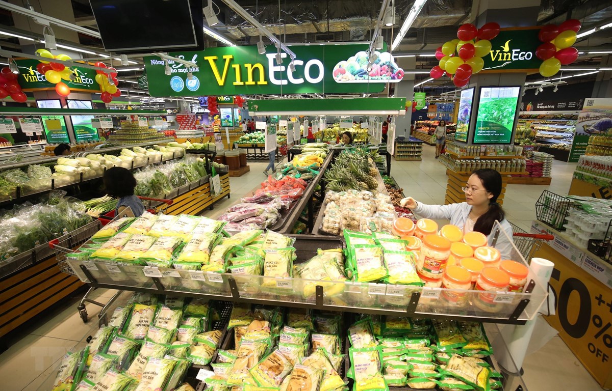 Các doanh nghiệp chủ động nguồn hàng cung ứng dịp cuối năm.