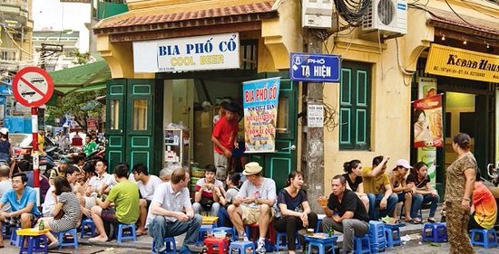"Thiên đường" ăn vặt giữa lòng phố cổ.