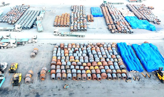 Thép cuộn nhập khẩu tại một cảng ở quận 7, TP. Hồ Chí Minh.