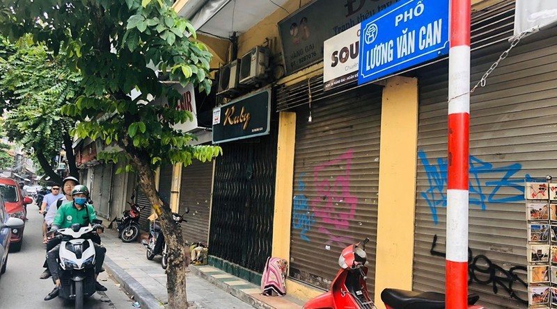 Dưới tác động của dịch Covid-19, mặt tiền nhiều khu phố không thể tìm được khách thuê kinh doanh.
