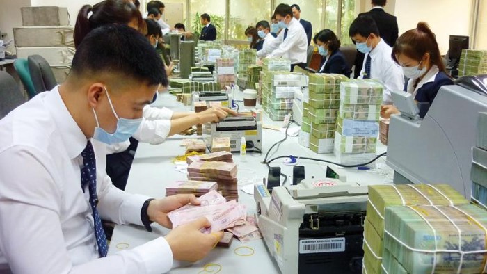 So với những ngành chịu ảnh hưởng trực tiếp của dịch Covid-19, ngành Ngân hàng ban đầu được các định chế đánh giá chịu thiệt hại nhẹ hơn.