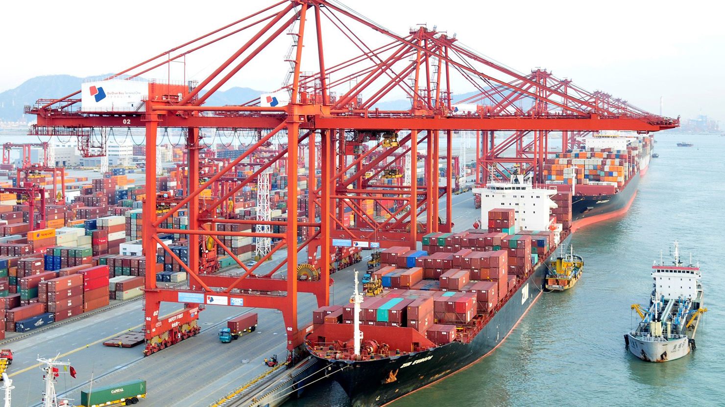 Việt Nam là một trong số ít quốc gia trên thế giới đạt mức tăng trưởng dương trong năm 2020.