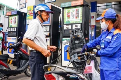 Giá xăng RON95-III tăng 351 đồng mỗi lít.