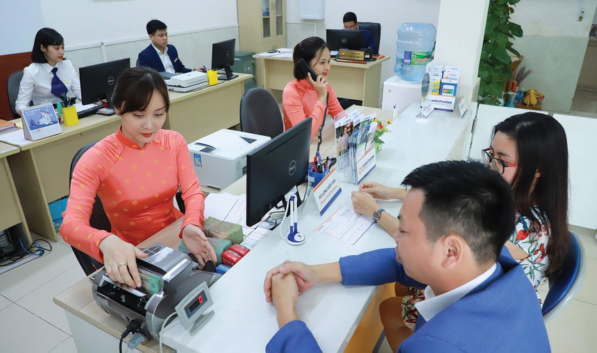 Việc giảm lãi suất sẽ giúp kích thích nhu cầu vay trong mùa kinh doanh cao điểm cuối năm...