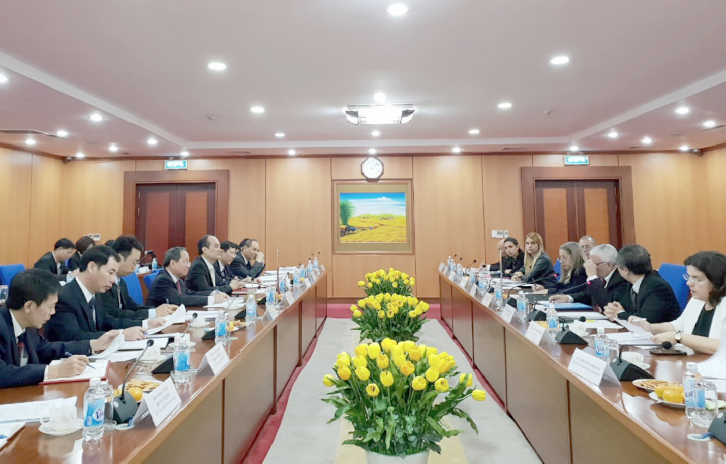 Quang cảnh buổi làm việc.