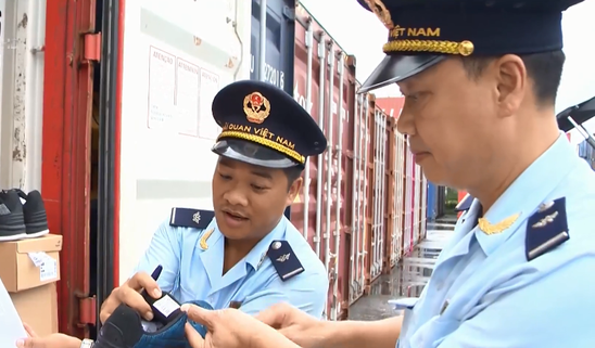Bộ Tài chính theo dõi chặt chẽ việc nhập khẩu hàng hóa và xuất khẩu hàng hóa.