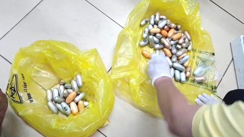 Các viên nén chứa cocain bị lực lượng chức năng Chi cục Hải quan cửa khẩu sân bay quốc tế Tân Sơn Nhất phát hiện.