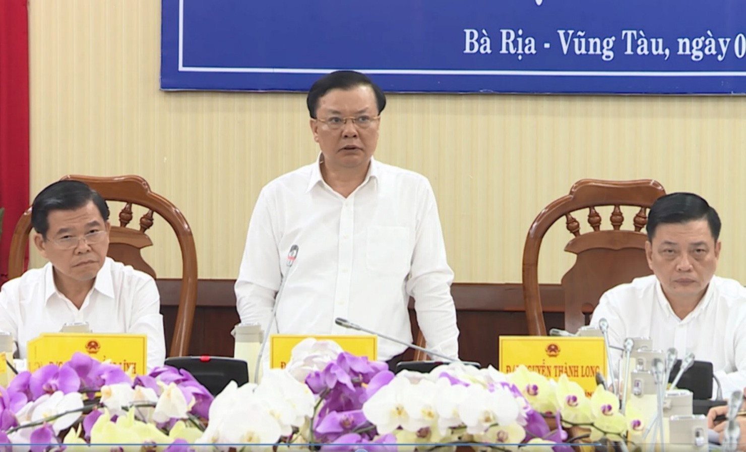 Bộ trưởng Đinh Tiến Dũng phát biểu tại hội nghị.