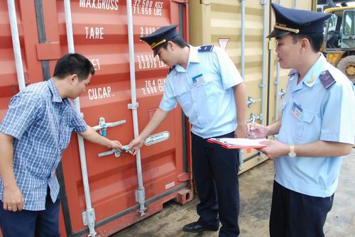 Kiểm soát chặt chẽ toàn bộ hàng hóa trước khi nhập khẩu, tạm nhập vào Việt Nam.