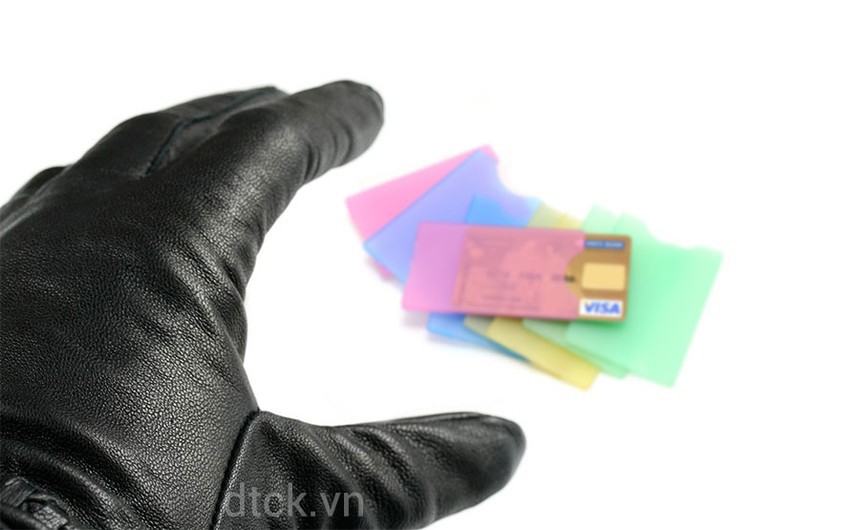 Những hacker này không đến từ đâu xa, mà đôi khi lại chính là những nhân viên ngân hàng.