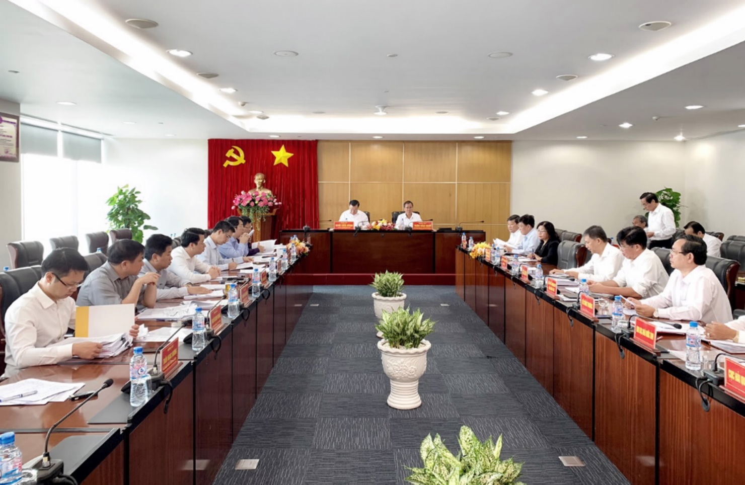 Quang cảnh buổi làm việc.