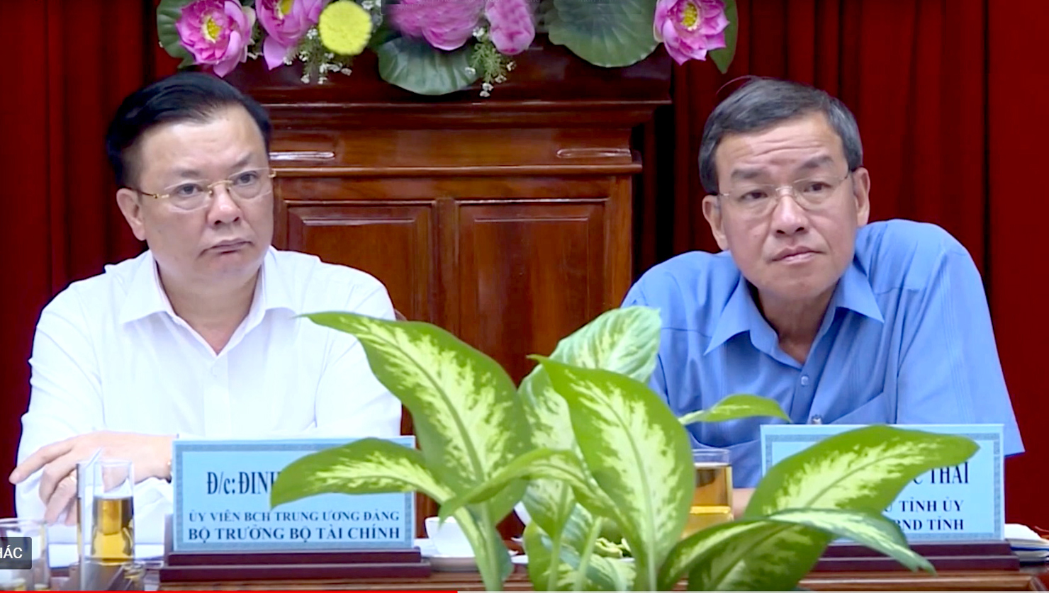 Bộ trưởng Đinh Tiến Dũng và Phó Bí thư Tỉnh ủy, Chủ tịch UBND tỉnh Đồng Nai Đinh Quốc Thái đồng chủ trì buổi làm việc