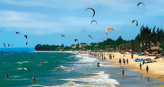 Du lịch biển vùng Duyên hải Nam Trung Bộ.