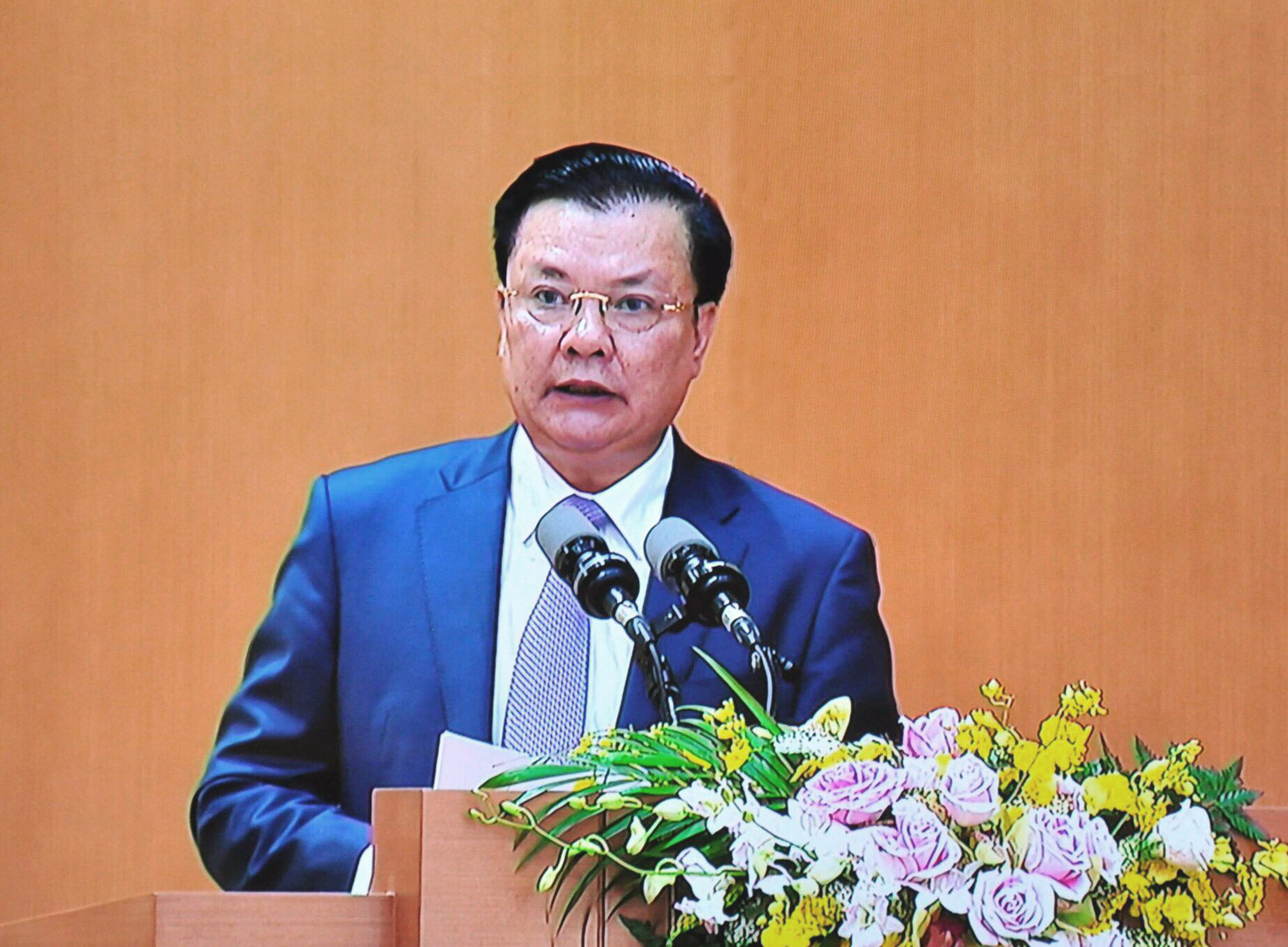 Bộ trưởng Bộ Tài chính Đinh Tiến Dũng phát biểu tại Hội nghị.