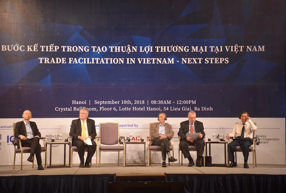 Các diễn giả tham dự hội nghị.
