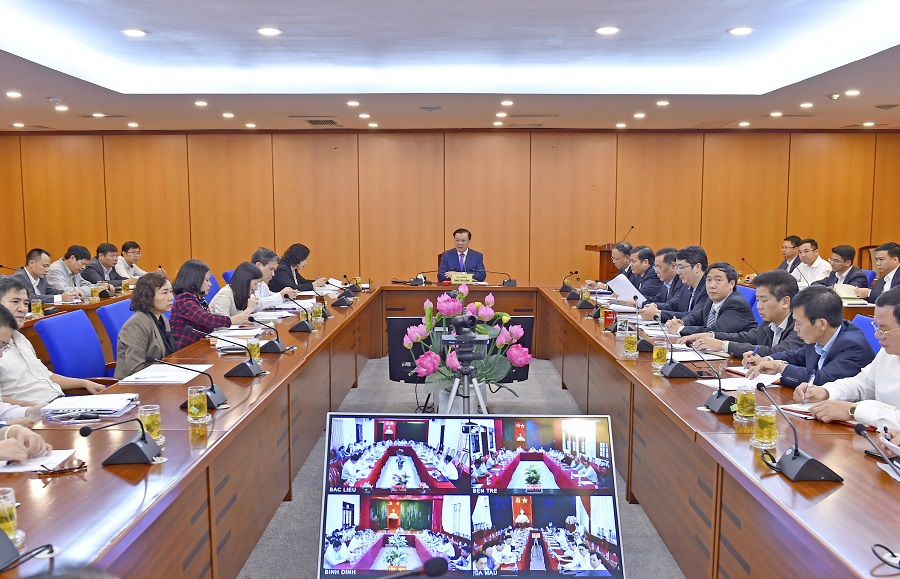 Bộ trưởng Bộ Tài chính Đinh Tiến Dũng chủ trì Hội nghị