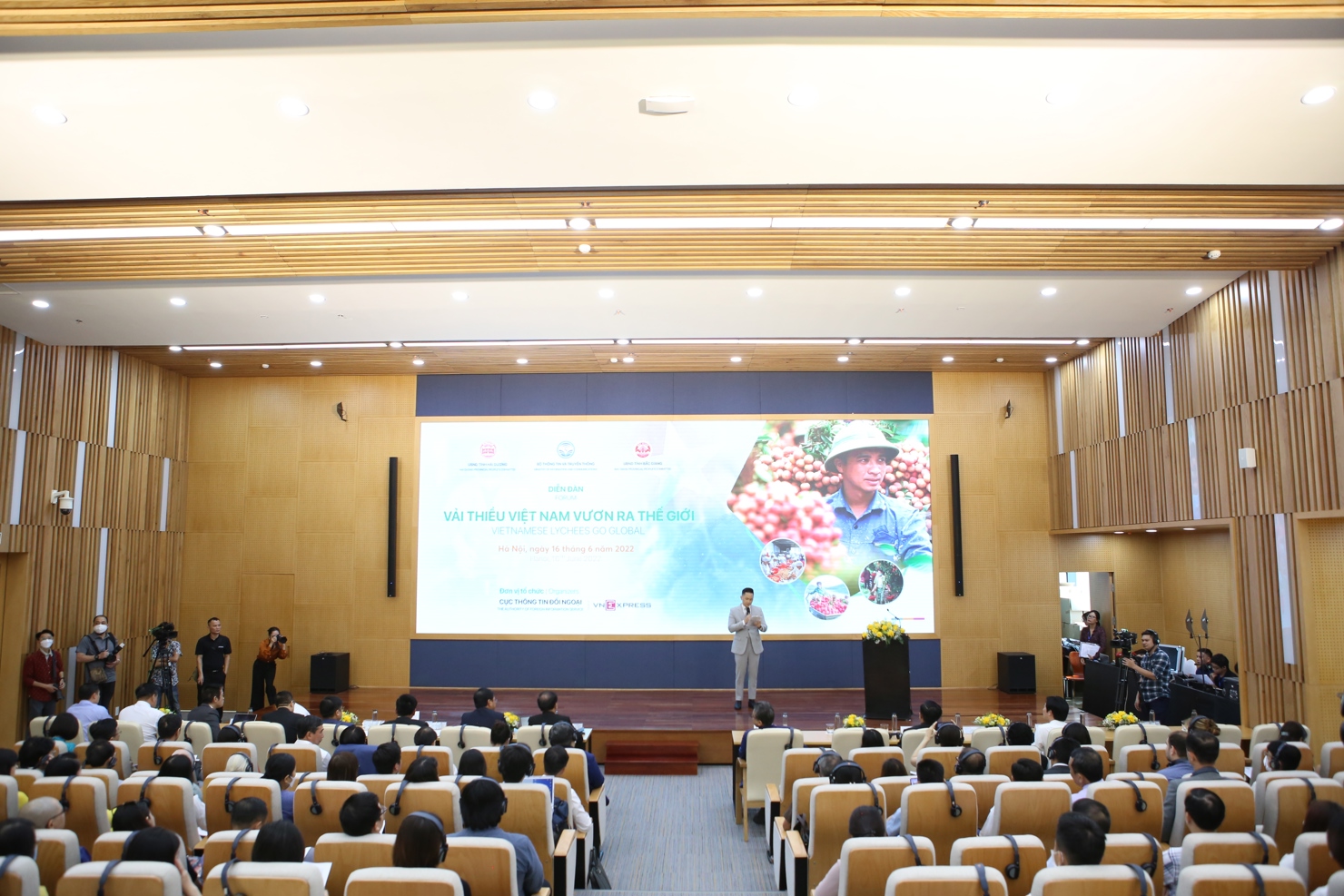 Toàn cảnh buổi diễn đàn.