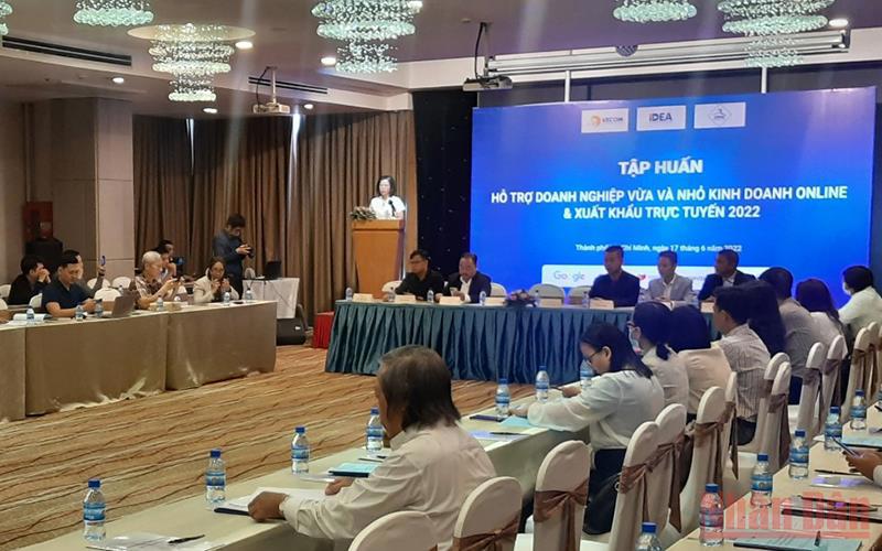 Toàn cảnh buổi tập huấn "Hỗ trợ doanh nghiệp vừa và nhỏ kinh doanh online và xuất khẩu trực tuyến".