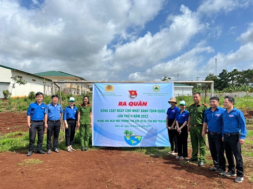 Ra quân hưởng ứng Ngày môi trường thế giới (5/6) với chủ đề: “Chỉ một trái đất”.