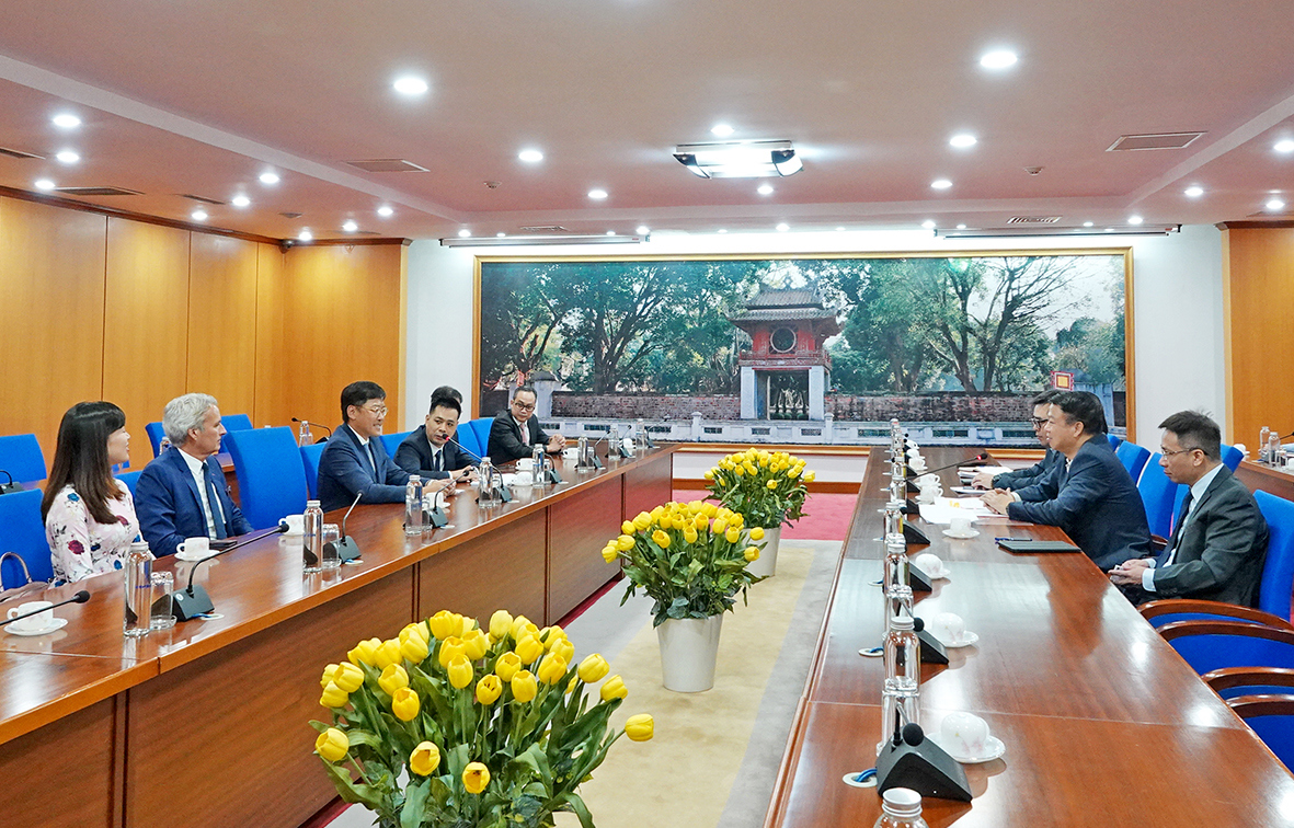 Toàn cảnh cuộc làm việc. 