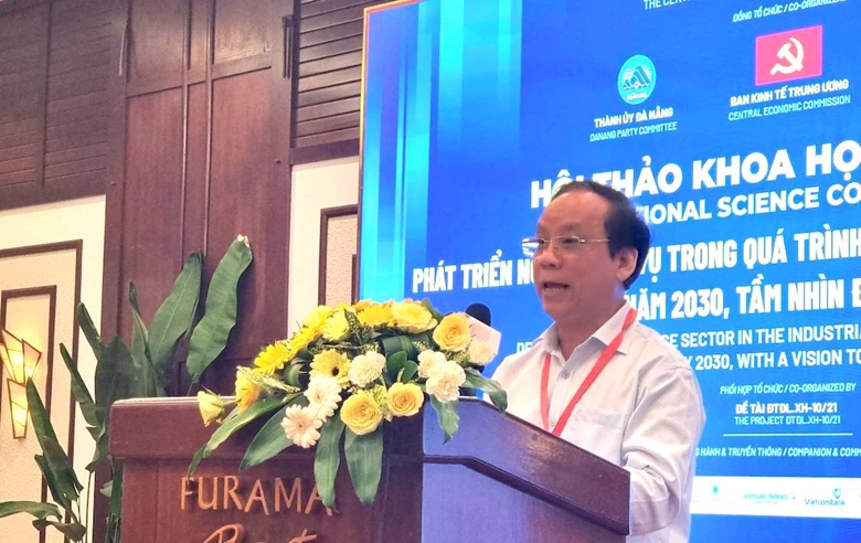 PGS.TS Nguyễn Ngọc Vũ - Giám đốc Đại học Đà Nẵng trình bày đề dẫn Hội thảo.