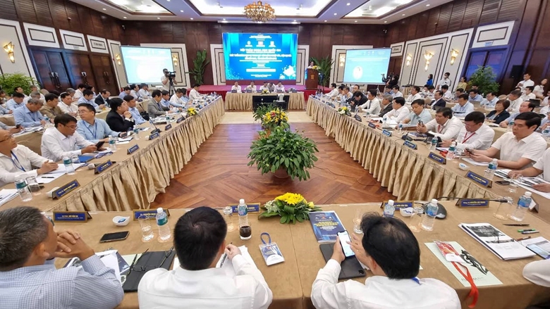 Công nghiệp hoá, hiện đại hoá là quá trình tất yếu để phát triển kinh tế nhanh, bền vững - Ảnh 1