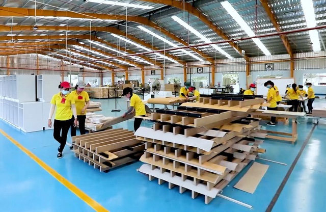 Ngành gỗ kiến nghị duy trì hạn mức tín dụng và ưu tiên gói hỗ trợ 2% lãi suất cho doanh nghiệp còn đơn hàng xuất khẩu để tái đầu tư. Ảnh: VGP/Băng Tâm.